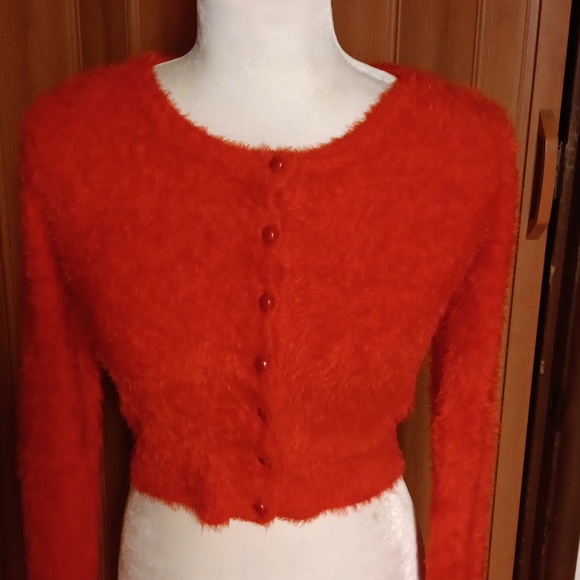 VERTY RED FUZZY CROPPED BUTTON UP SWEATER - Picture 2 of 5